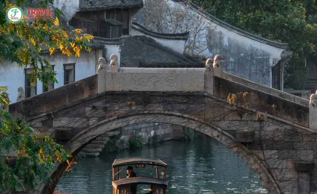 Cầu Thông Tế tại Ô Trấn biểu tượng sông nước cổ kính của vùng Giang Nam