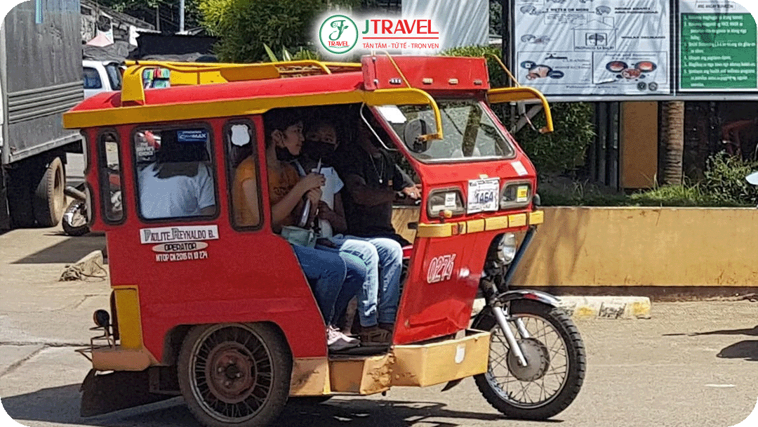 Tricycle là phương tiện phổ biến nhất di chuyển tại Moalboal