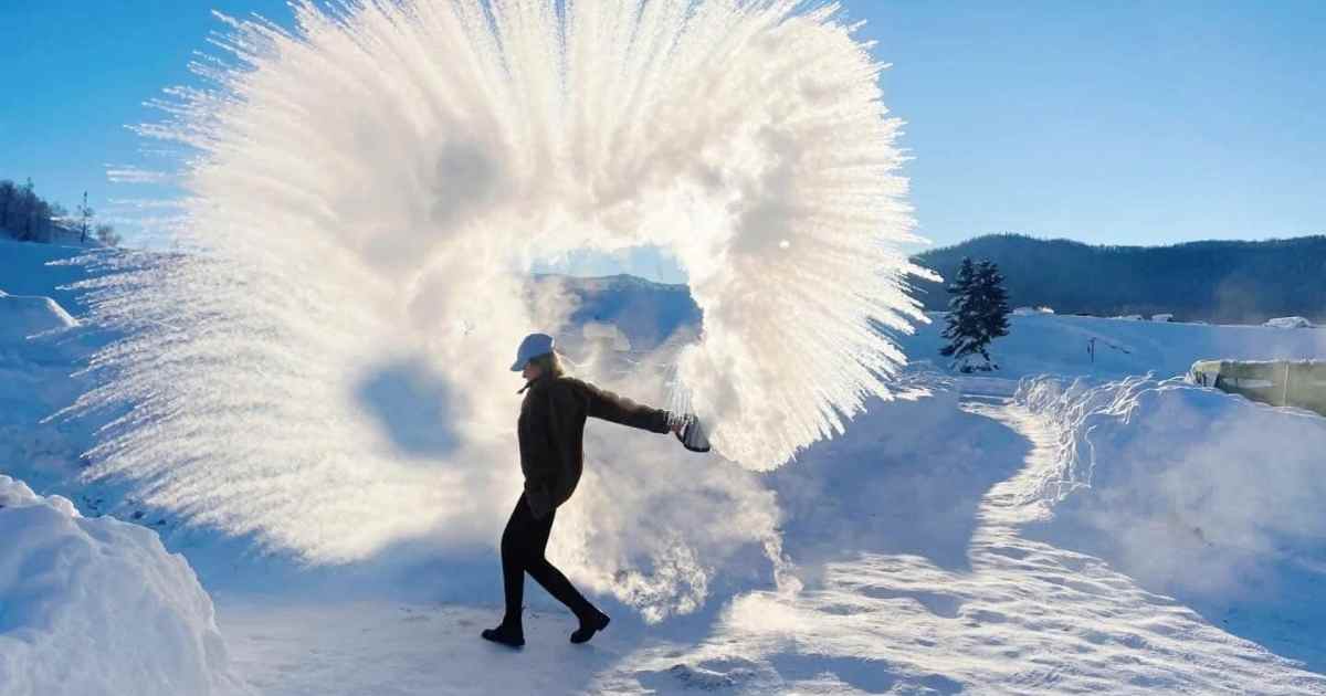 Hắt nước sôi giữa trời lạnh Ở Cáp Nhĩ Tân