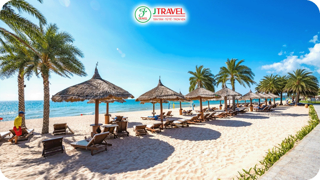 Bãi Dài với không gian rất rộng và ít bị bê tông hóa