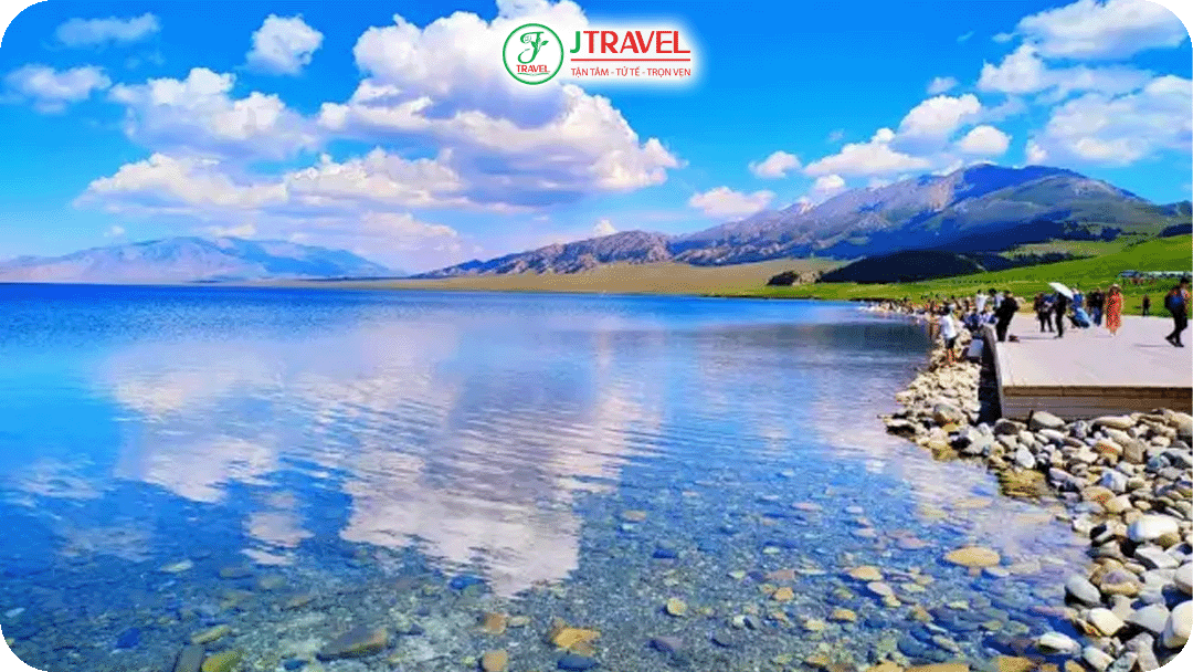 Thức dậy bên mặt hồ Sayram xanh ngắt