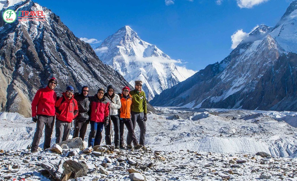K2 Base Camp nằm giữa dãy Karakoram hùng vĩ của Pakistan