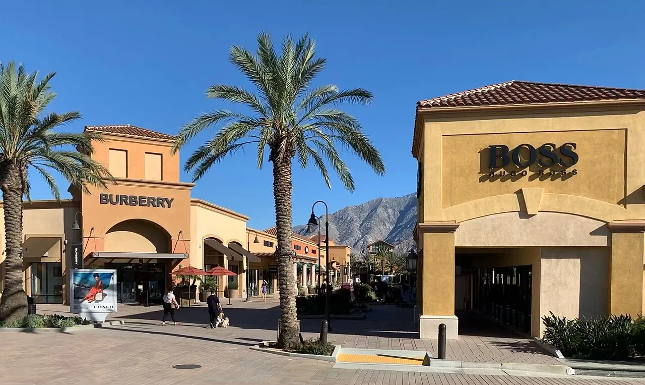 Outlet Desert Hills ở California, điểm mua sắm nên gộp vào một ngày để giữ ngân sách đi Mỹ