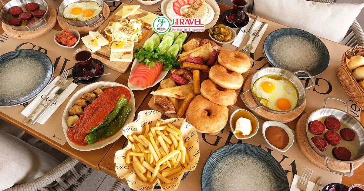 Bữa sáng hay còn gọi là Kahvaltı được xem là bữa ăn quan trọng nhất trong ngày