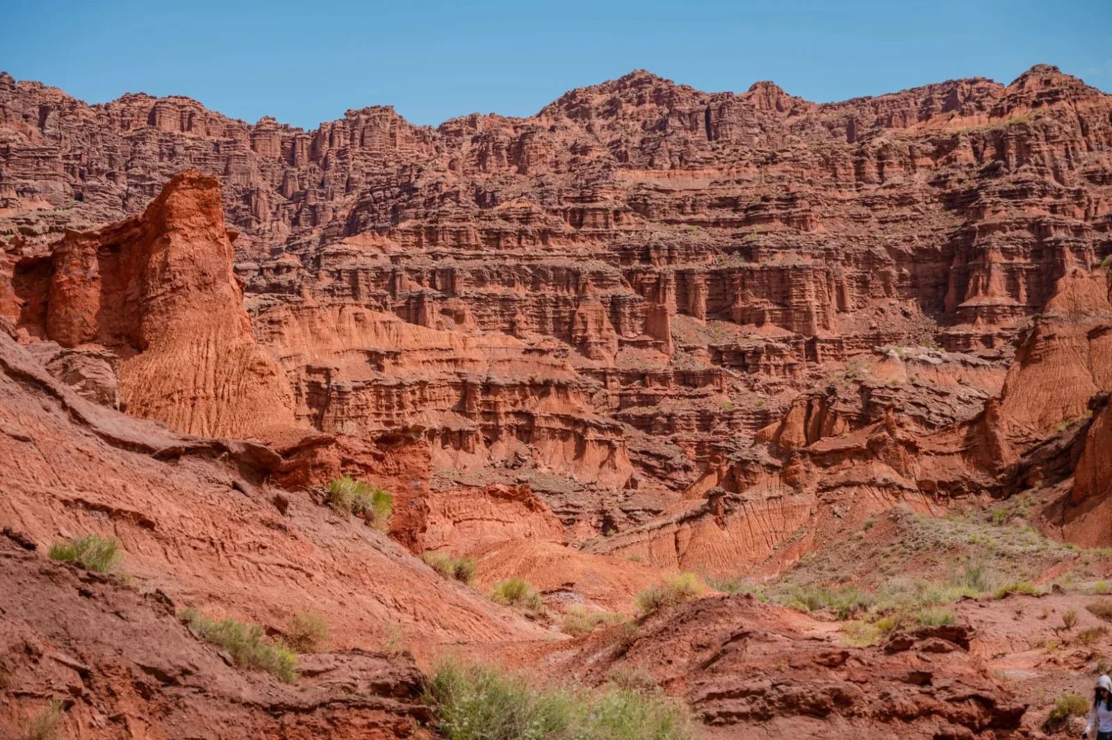 Vách đá sa thạch đỏ ở hẻm núi Wensu Grand Canyon, Aksu, Tân Cương