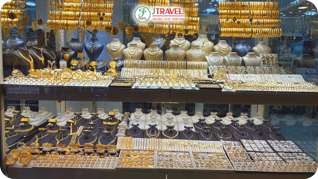 Trang sức vàng bạc lấp lánh tinh xảo tại chợ Spice Bazaar