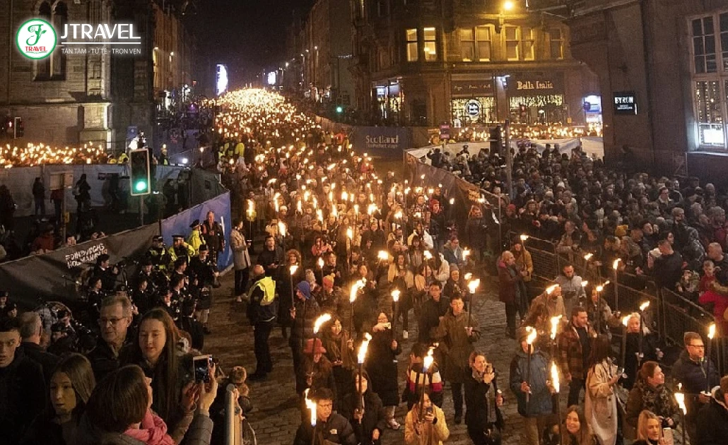 Lễ hội Hogmanay đón năm mới tại Scotland