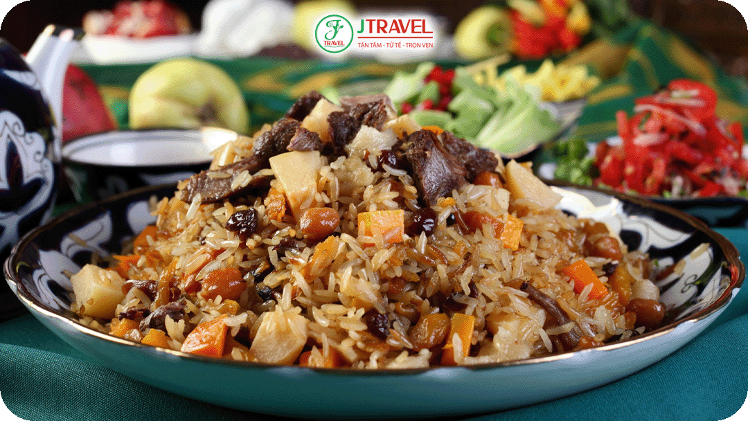 Cơm trộn tay Polo – Món cơm truyền thống giàu dinh dưỡng