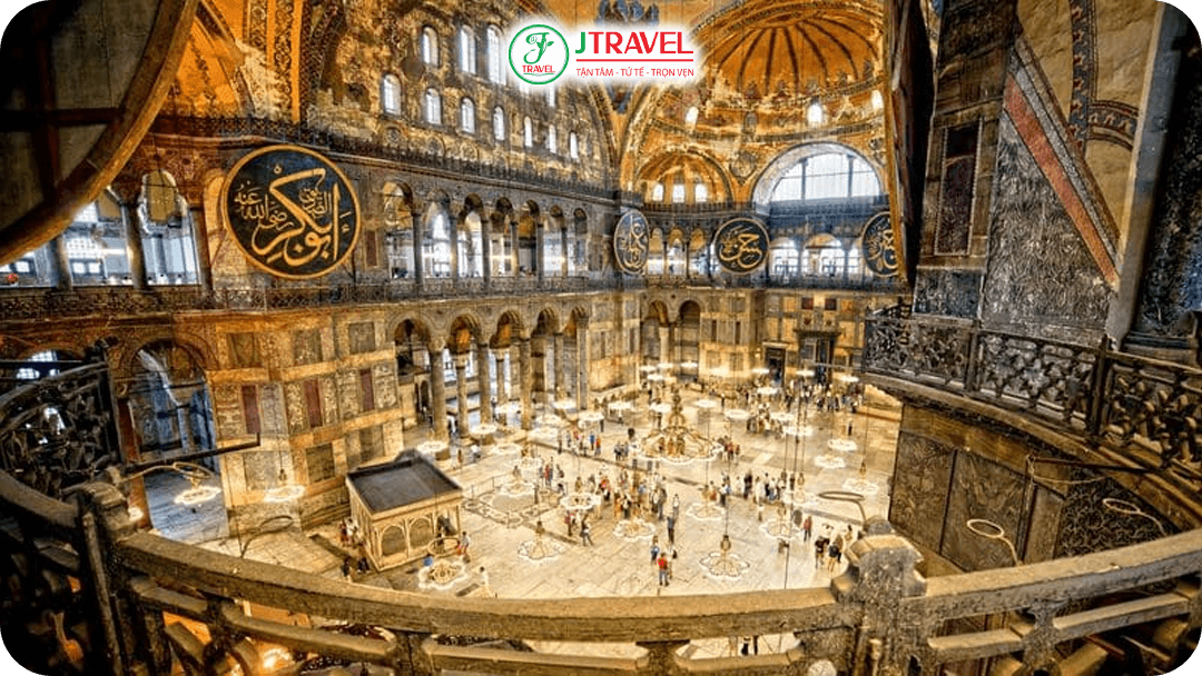 Hagia Sophia là một công trình kiến trúc tôn giáo biểu tượng ở Istanbul, Thổ Nhĩ Kỳ