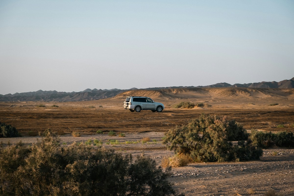 Xe địa hình 4x4 giữa sa mạc gần Hurghada