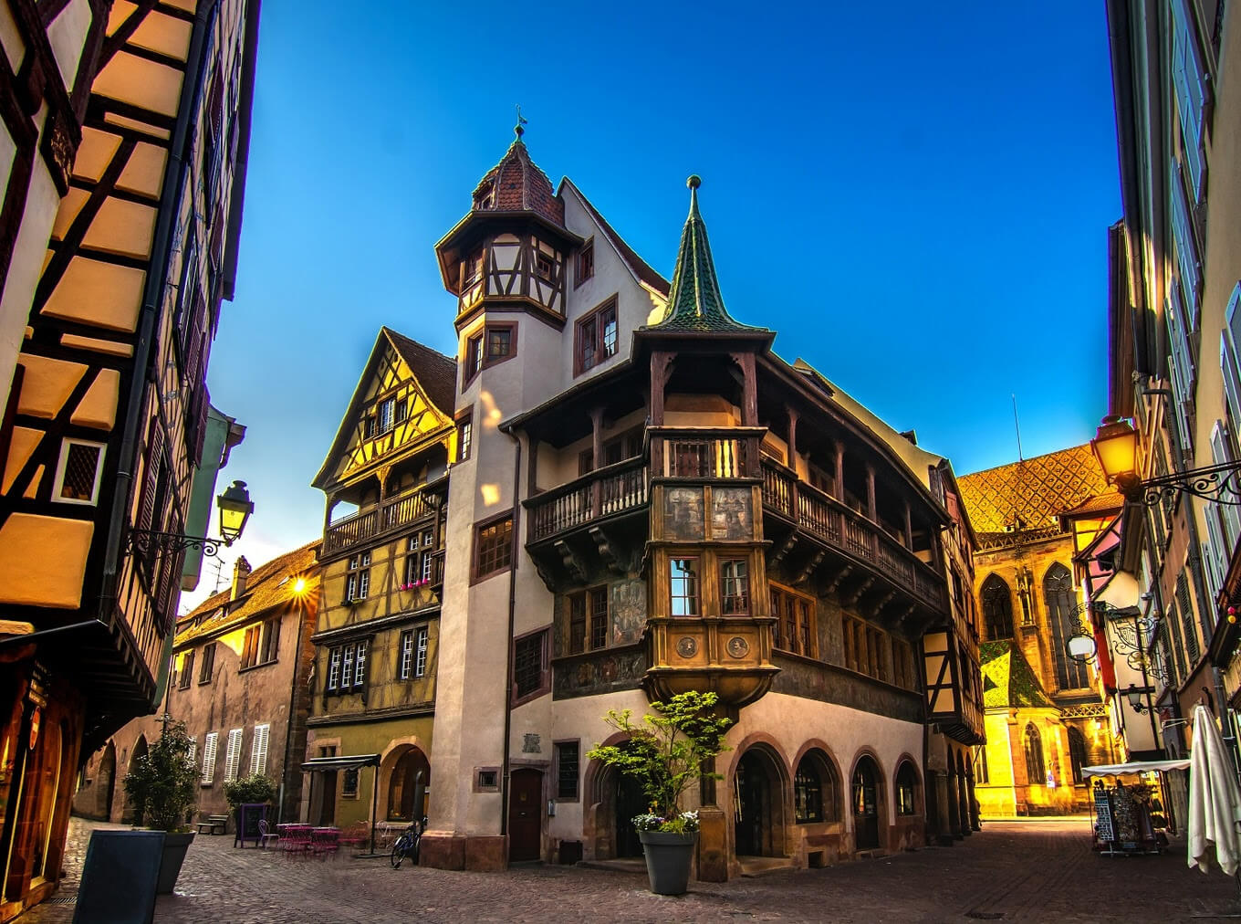 Hai ngôi nhà cổ Maison des Têtes và Maison Pfister