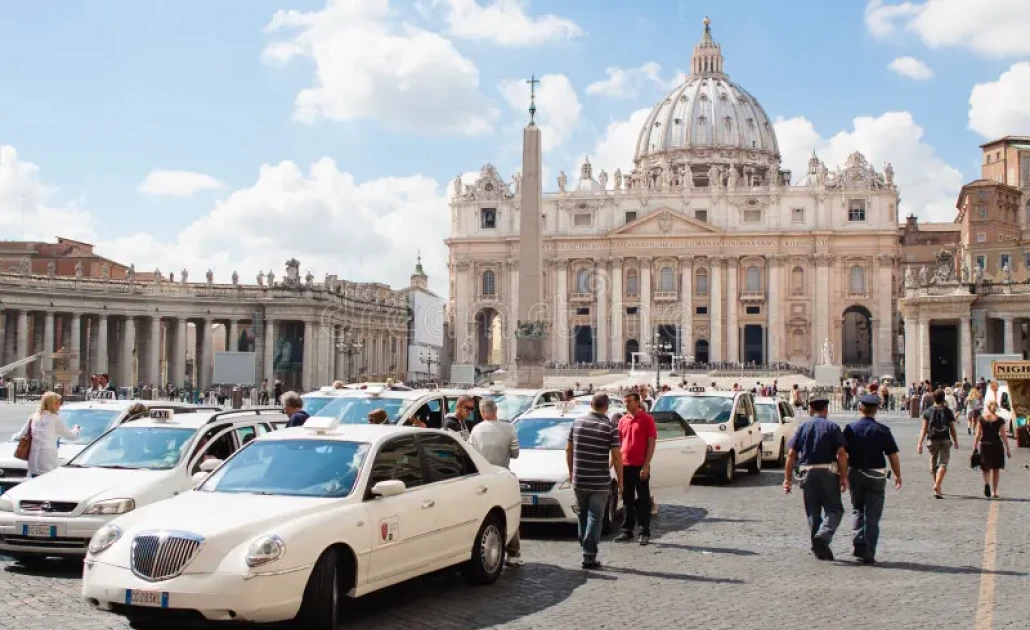 Taxi đưa khách từ sân bay Fiumicino đến trung tâm Vatican