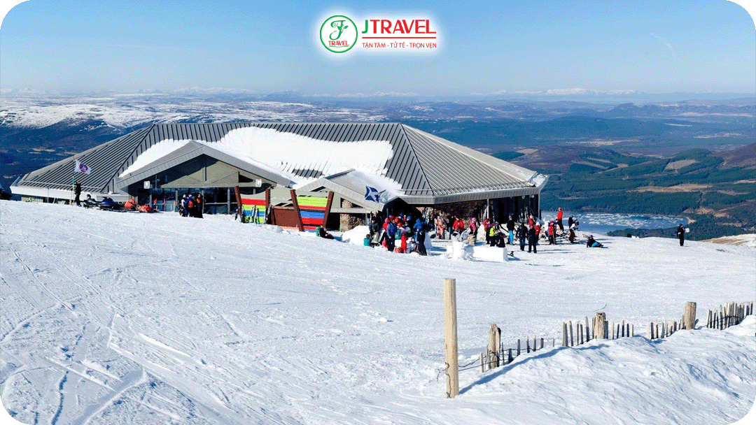 Cairngorm Mountain gồm khu Ptarmigan và khu Coire Cas