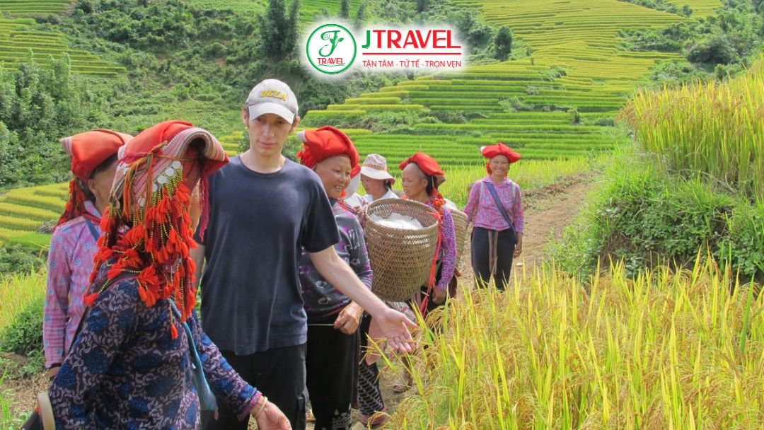 Trekking qua các bản làng