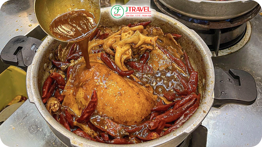 Áp Qua Thái - Món hầm áp suất được nấu từ nhiều loại thịt và rau củ