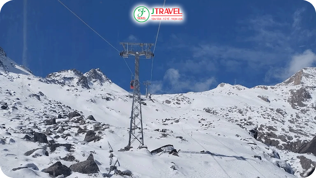 Đi cáp treo lên gần băng hà là một trải nghiệm tuyệt vời