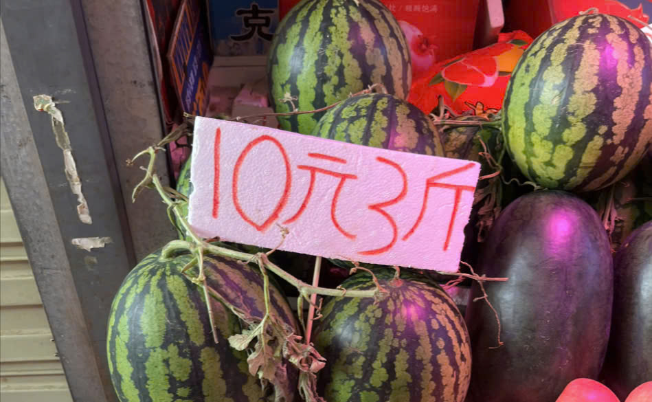 10 tệ mua được 1,5kg dưa hấu ở Trung Quốc 