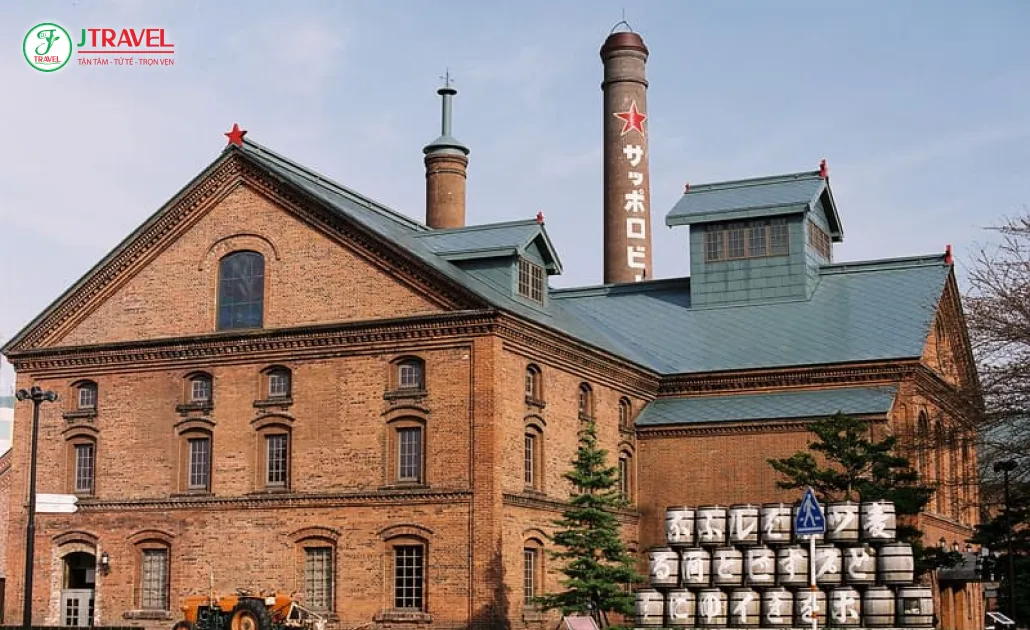 Bảo tàng rượu Hakutsuru Sake tại thành phố Kobe – điểm đến văn hóa đặc sắc trong tour du lịch Nhật Bản