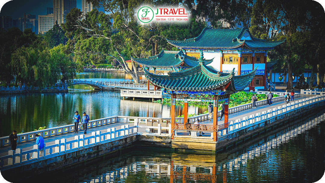 Mùa xuân và mùa thu là thời điểm thích hợp tham quan Đại Quan Lầu