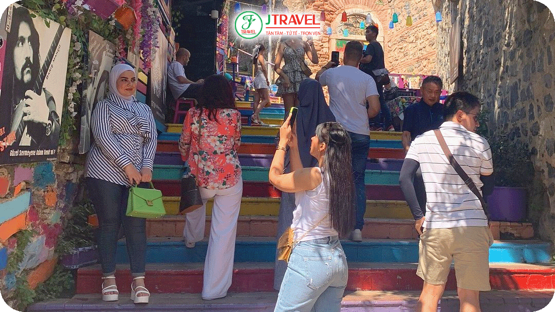 Balat là ngồi nhà của người Do Thái, Hy Lạp, Armenia và Hồi giáo sinh sống