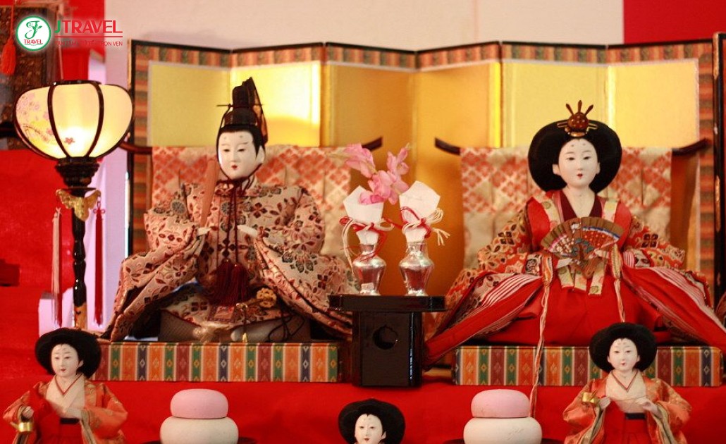 Cặp búp bê hoàng đế và hoàng hậu