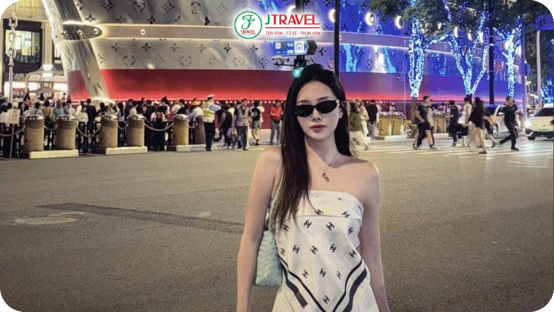 The Louis nhanh chóng trở thành điểm check-in mới của giới trẻ và du khách quốc tế