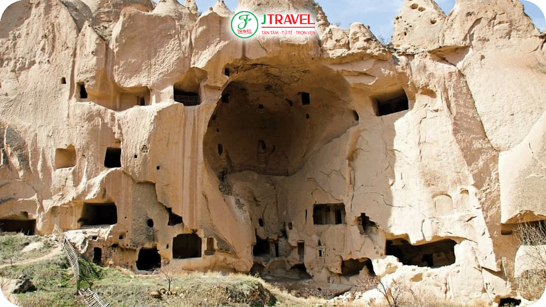 Các phòng vừa đủ một người của các tu sĩ thời xưa cổ