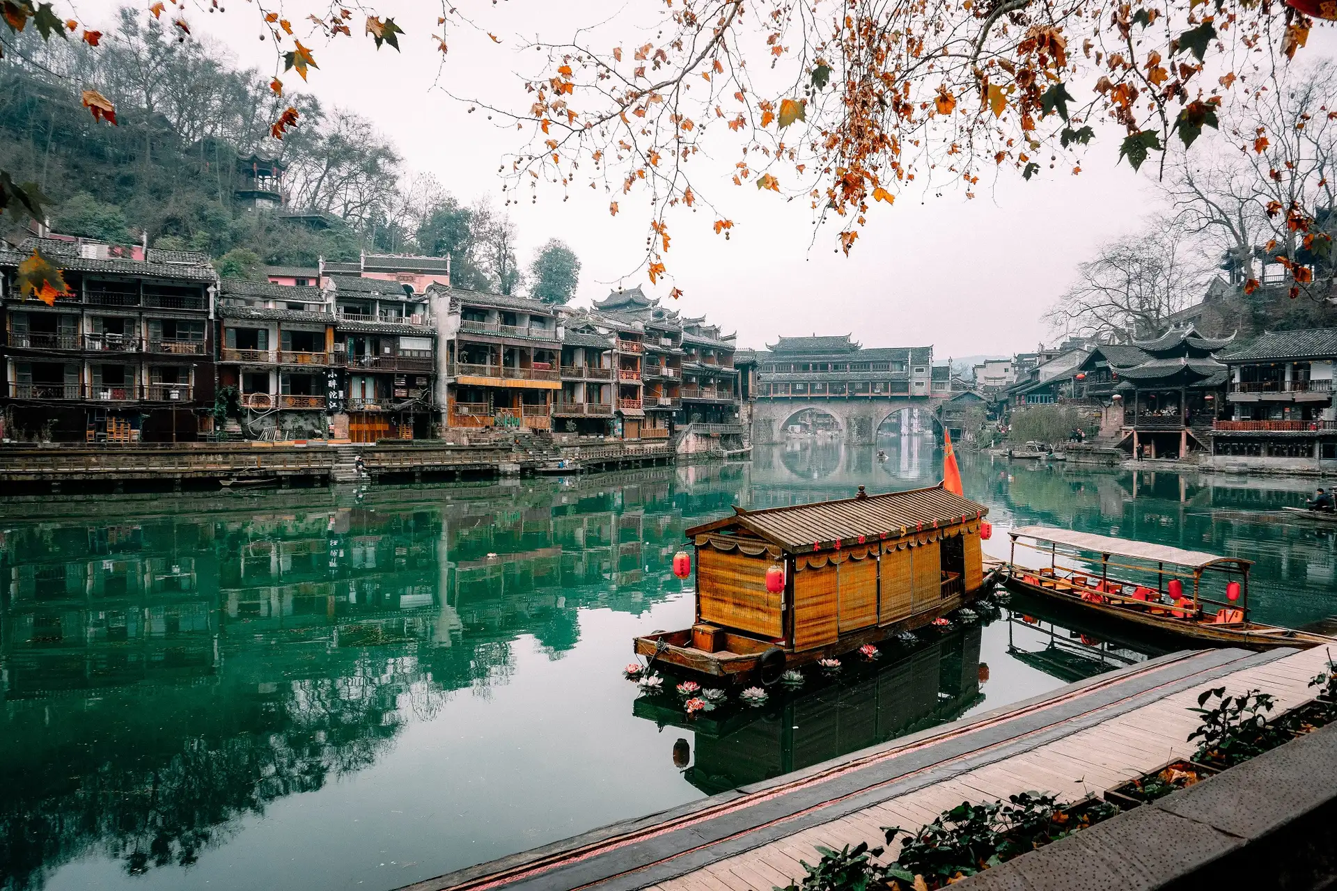 Tour Trung Quốc: Phượng Hoàng Cổ Trấn – Thiên Tử Sơn Hồ –  Hồ Bảo Phong  –  Miêu Trại Mạc Nhung Hạng Ngô Tương Tây 6N5Đ
