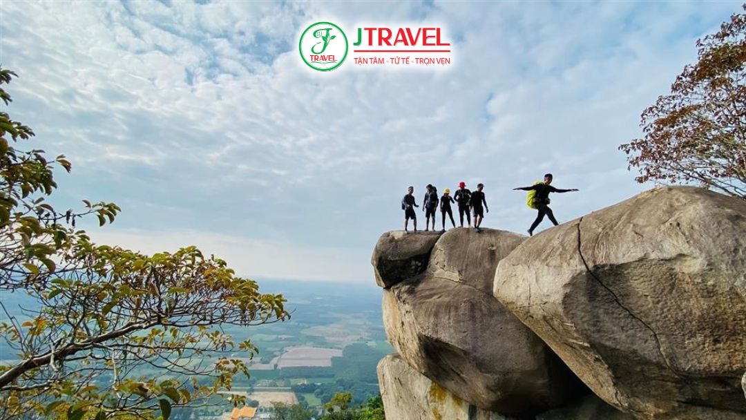 Trekking núi bà đen