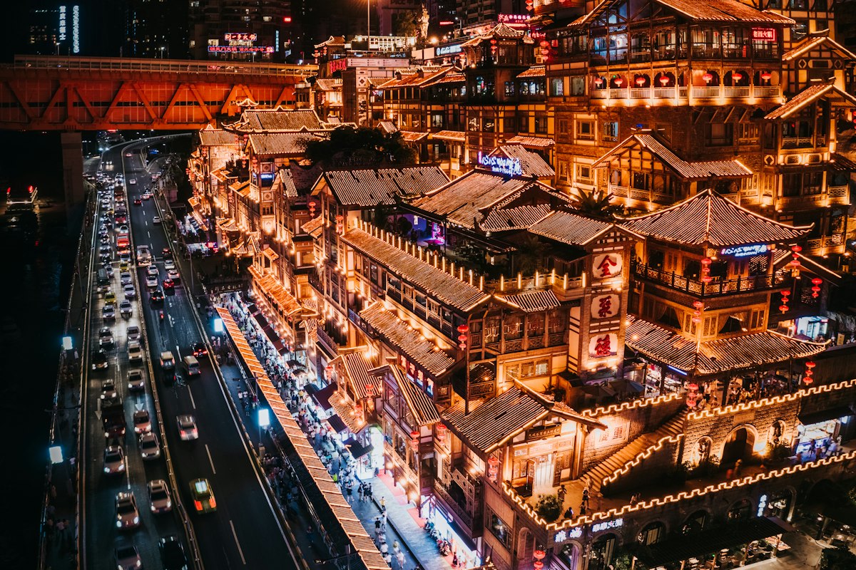 Hồng Nhai Động lung linh về đêm ở Trùng Khánh