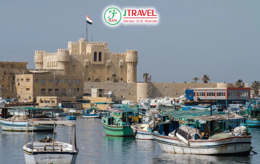 Bên dưới Pháo đài Qaitbay có gì