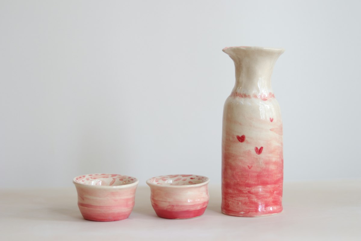 Bình và chén uống rượu Sake