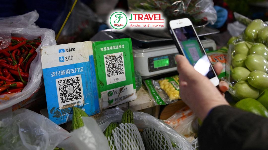 Quét mã QR thanh toán khi ăn uống mua sắm tại Trung Quốc