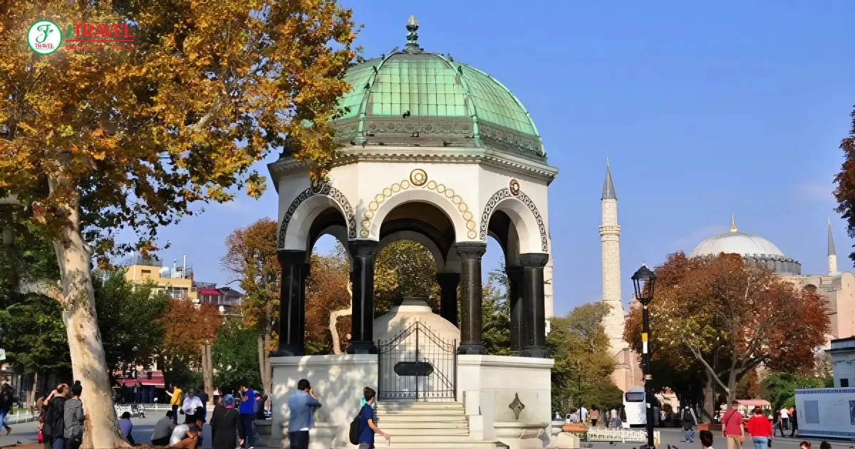 Đài phun nước Đức nổi bật giữa quảng trường Hippodrome