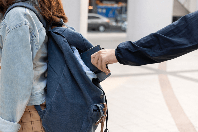 Vấn nạn móc túi tại các điểm du lịch ở châu Âu