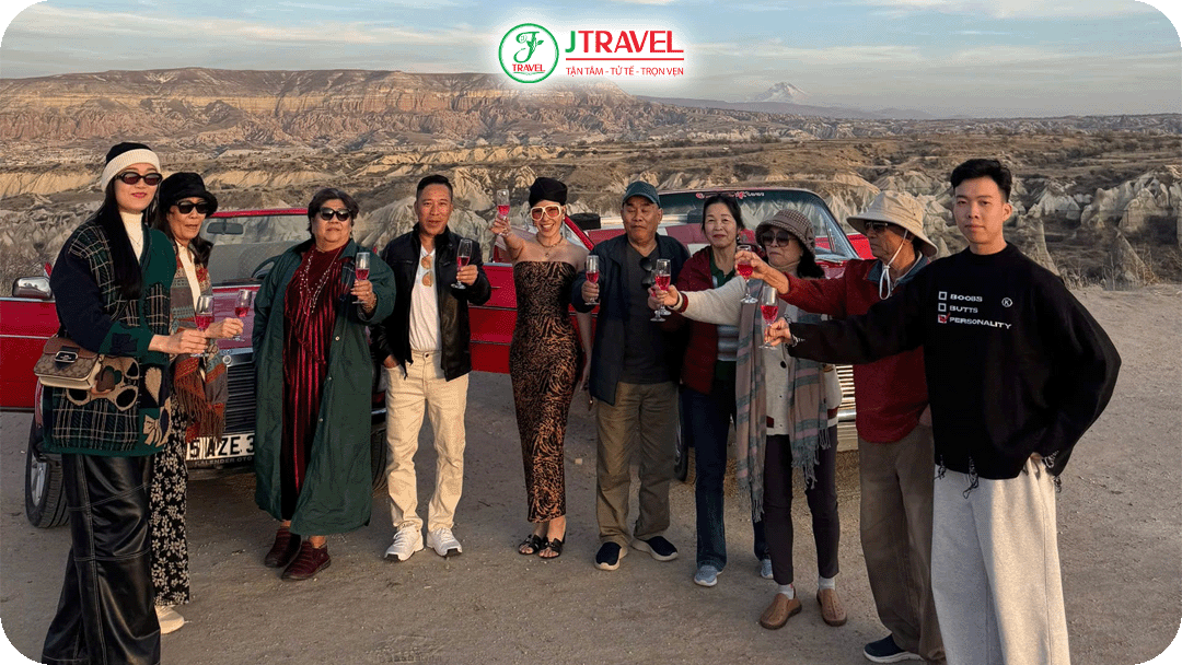 Đội ngũ hướng dẫn viên của J Travel có kinh nghiệm hỗ trợ xuyên suốt hành trình