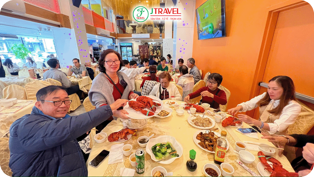 J Travel chuẩn bị bữa ăn, nơi nghỉ, dịch vụ trọn gói cho du khách