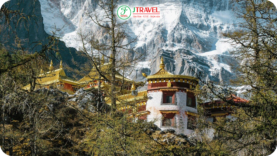 Tu viện Trùng Cổ nằm dưới chân núi tuyết Tiên Nãi Nhật