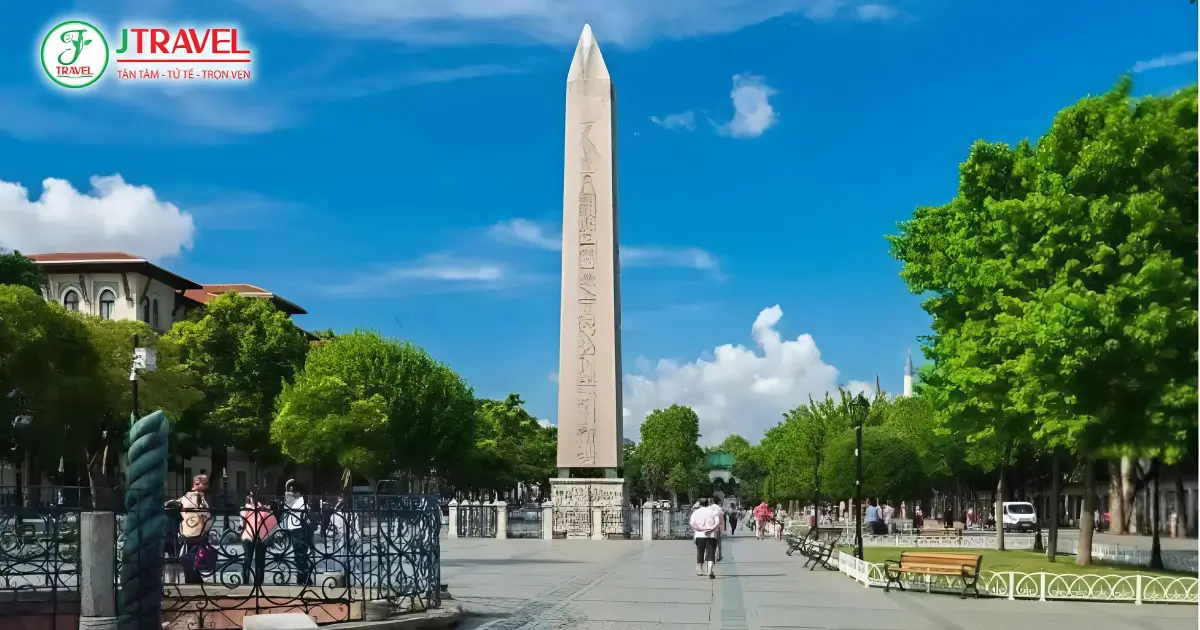 Cột đá Obelisk of Theodosius di tích hơn 3.000 năm tuổi từ Ai Cập
