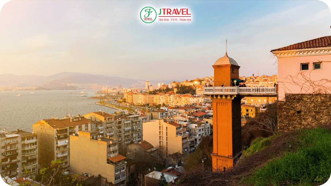 Tarihi Asansor – thang máy lịch sử với tầm nhìn toàn cảnh thành phố Izmir