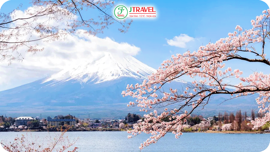 Kawaguchi đem đến sự thanh bình với hồ nước tĩnh lặng và núi Phú Sĩ sừng sững phía xa