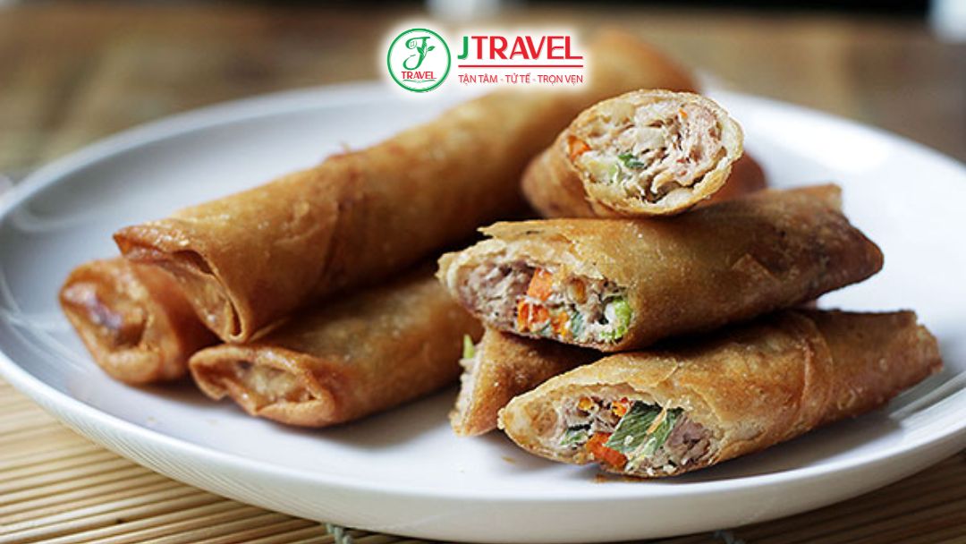 Lumpia chả giò Philippines vỏ giòn nhân thịt rau