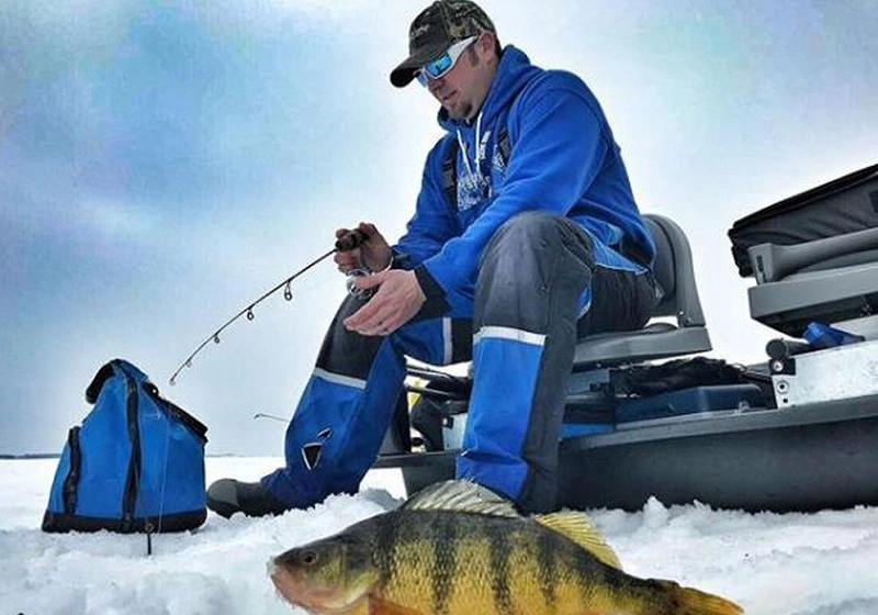 Câu cá trên băng (ảnh minh họa: nguồn sưu tầm)