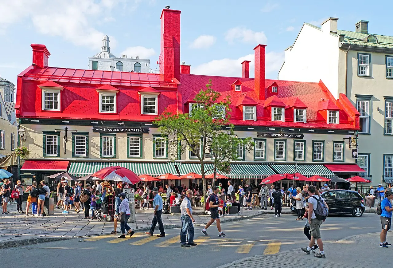 Phố cổ Quebec và lâu đài Frontenac, điểm nhấn của tour Mỹ kết hợp Canada