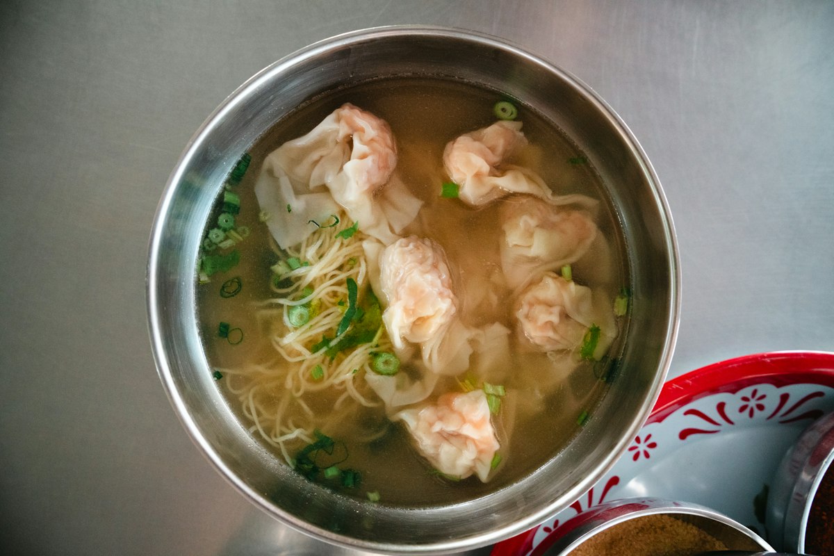 Bát mì hoành thánh nước dùng thanh