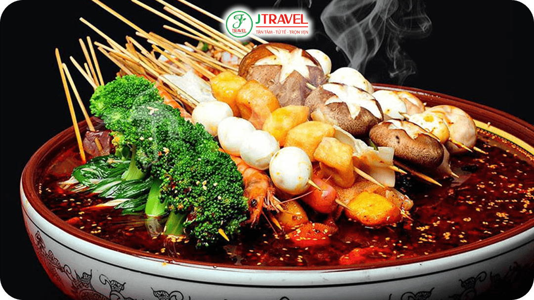 Mala Tang là món lẩu mini nổi tiếng với vị cay nồng từ ớt và tiêu Tứ Xuyên