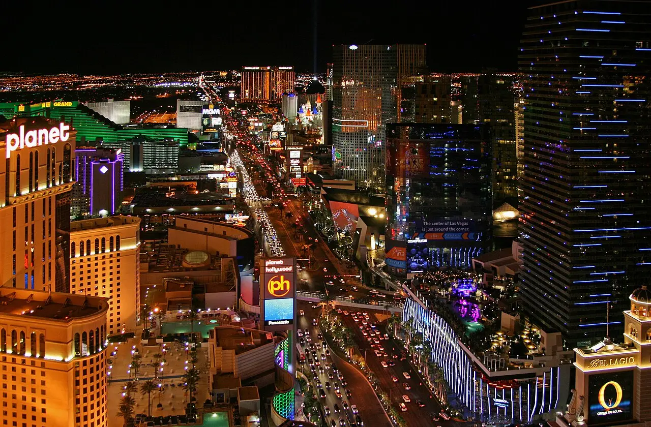 Las Vegas Strip về đêm, điểm đến chính khi du lịch Las Vegas