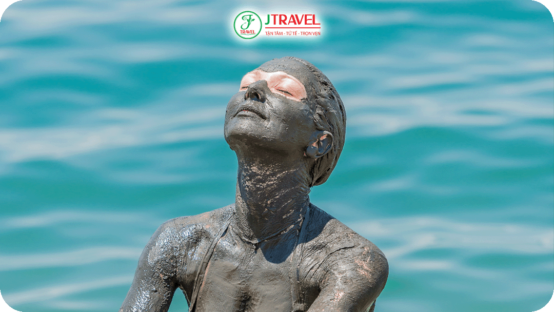 Thư giãn và chăm sóc sức khỏe từ bùn khoáng tại Biển Chết