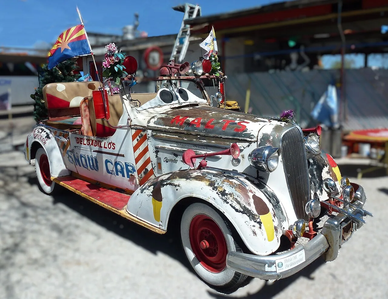 Xe cổ trang trí ở thị trấn Seligman Arizona, nơi khai sinh phong trào Historic Route 66