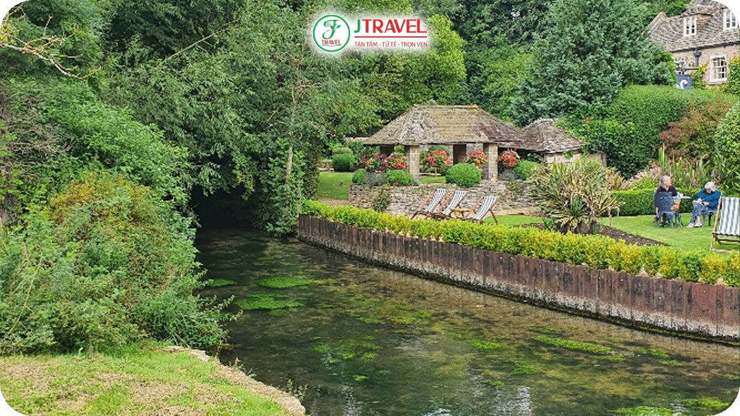 Bibury thể hiện nét giản dị và thanh tao của đời sống nông thôn Anh